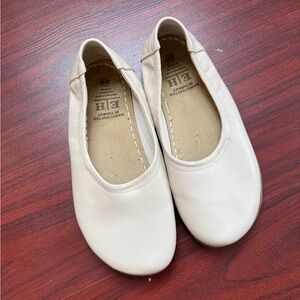 Earthing Harmony Grounding Barefoot Flats— Cream 40